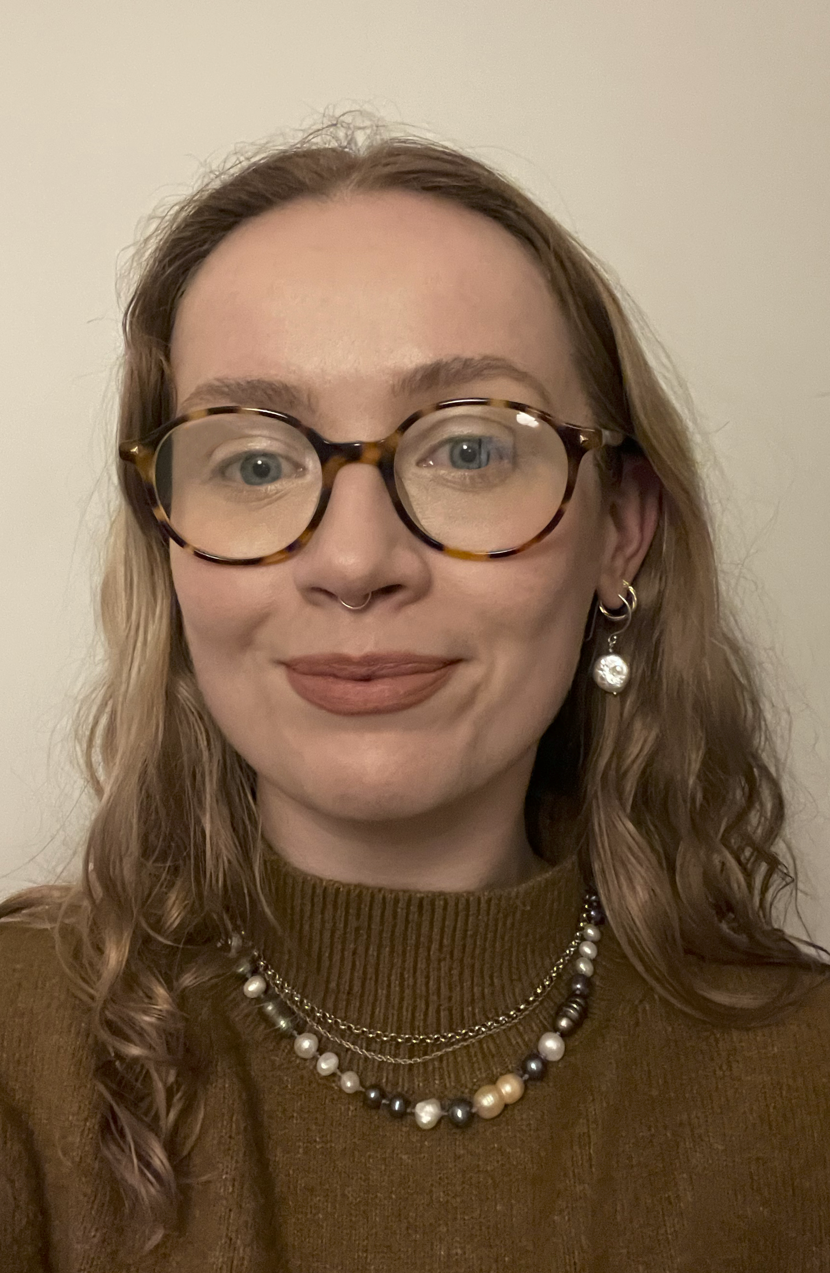 Merryn MIlton - Merryn Milton is a designer-maker specialising in handcrafted jewellery and leather accessories